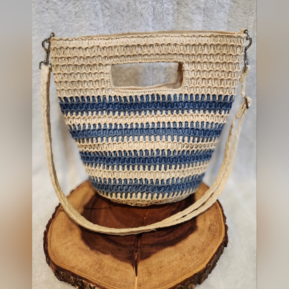 Universal Thread Navy and Cream Woven Shoulder Bag